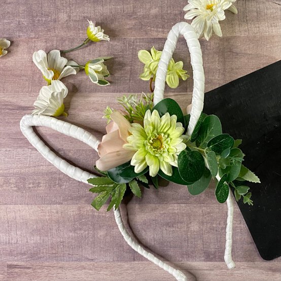 Idea_how-to-make-a-floral-bunny-headband_step15b.jpg?sw=554&q=85