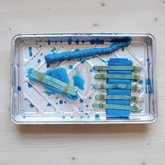 shibori-tie-dye-step14.jpg?sw=554&q=85