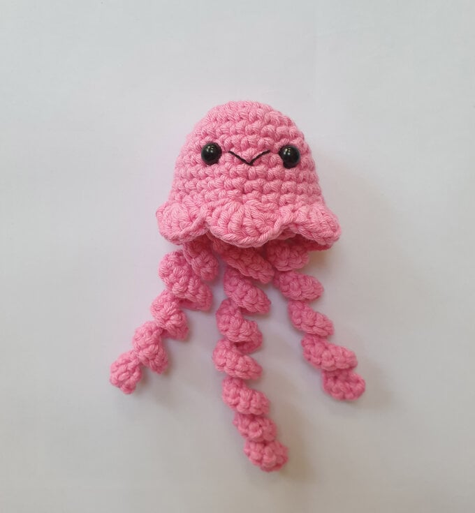 how_to_crochet_an_under_the_sea_wreath_hero_jellyfish.jpg?sw=680&q=85