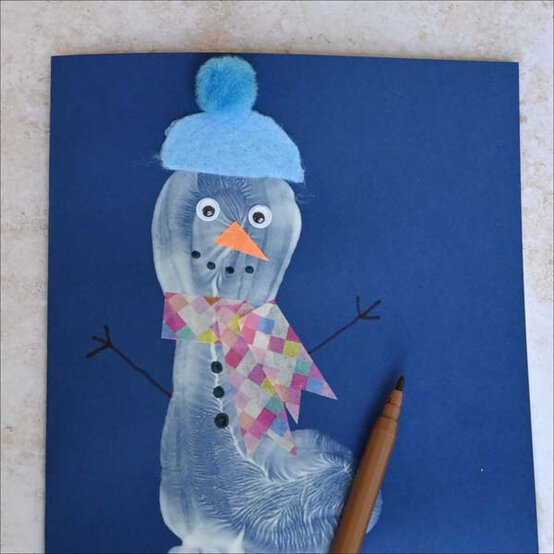 ideas%5Fhow%2Dto%2Dmake%2Dhand%2Dand%2Dfootprint%2Dchristmas%2Dcards%5Fsnowman%5F12.jpg?sw=554&q=85