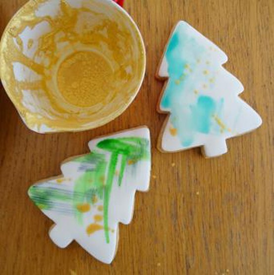 watercolour-tree-biscuits-step-9.jpg?sw=554&q=85