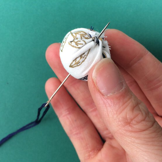 fabric-scrap-garland_step12_1.jpg?sw=554&q=85