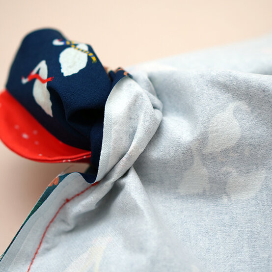 how-to-sew-a-craft-organiser_step12.jpg?sw=554&q=85