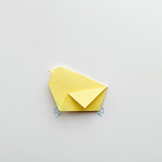 how-to-fold-an-origami-chick-step-11.jpg?sw=554&q=85