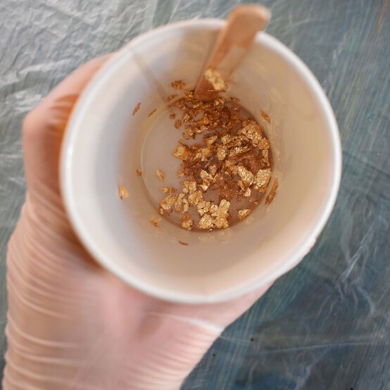 resin-cutting-board-step-4_2.jpg?sw=554&q=85