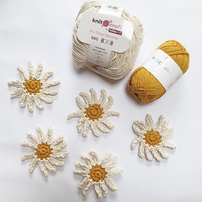 idea_how-to-crochet-an-easter-wreath-and-garland_daisies.jpg?sw=680&q=85