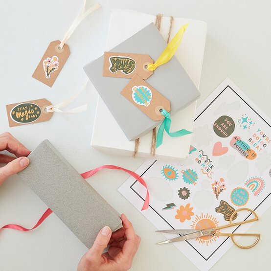 Six%20Ways%20with%20Stickers_Gift%20Tags.jpg?sw=554&q=85