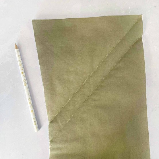 Idea_how-to-make-a-quilted-stocking_step6a.jpg?sw=554&q=85