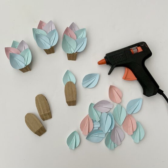 spring-paper-wreath-step11.jpg?sw=554&q=85
