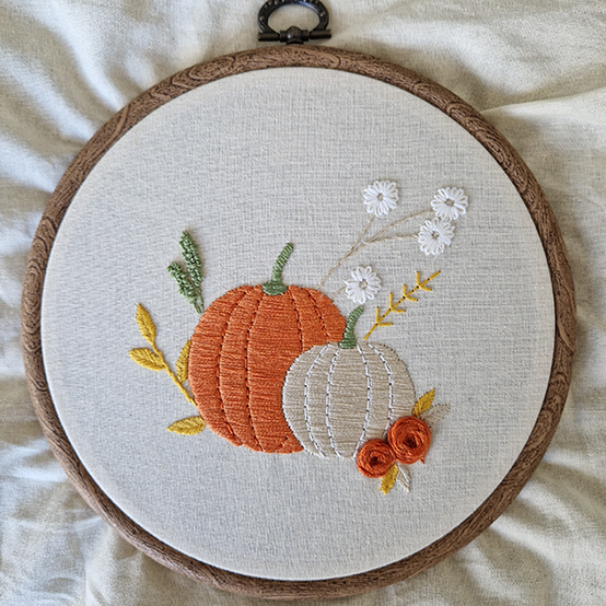 idea%5Fautumn%2Dembroidery%2Dprojects%2Dto%2Dtry%2Dhoop%5Fstep50.png?sw=554&q=85