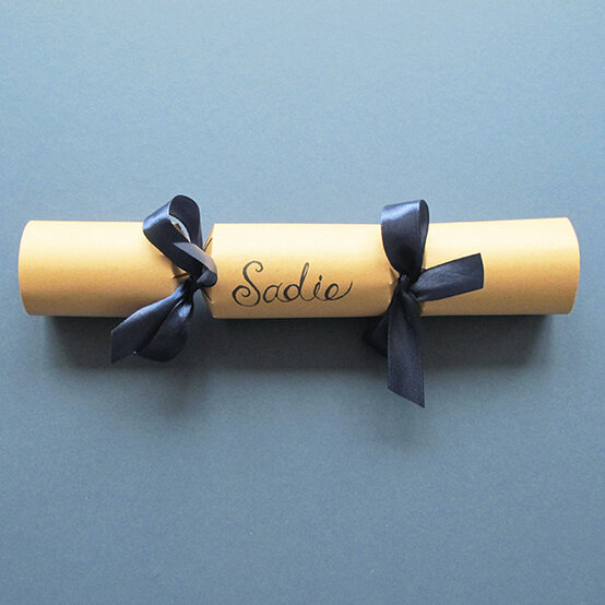 table-dec-cracker-1-e.jpg?sw=554&q=85