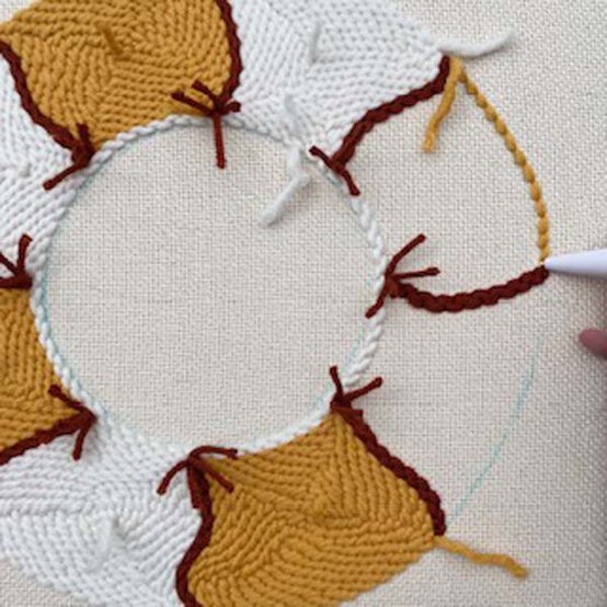 ideas%5Fhow%2Dto%2Dmake%2Da%2Dpunch%2Dneedle%2Dtoadstool%2Dcushion%5Fstep%2D5b.jpg?sw=554&q=85