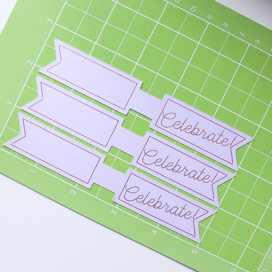 cricut_how-to-make-foiled-cake-toppers_step5.jpg?sw=554&q=85