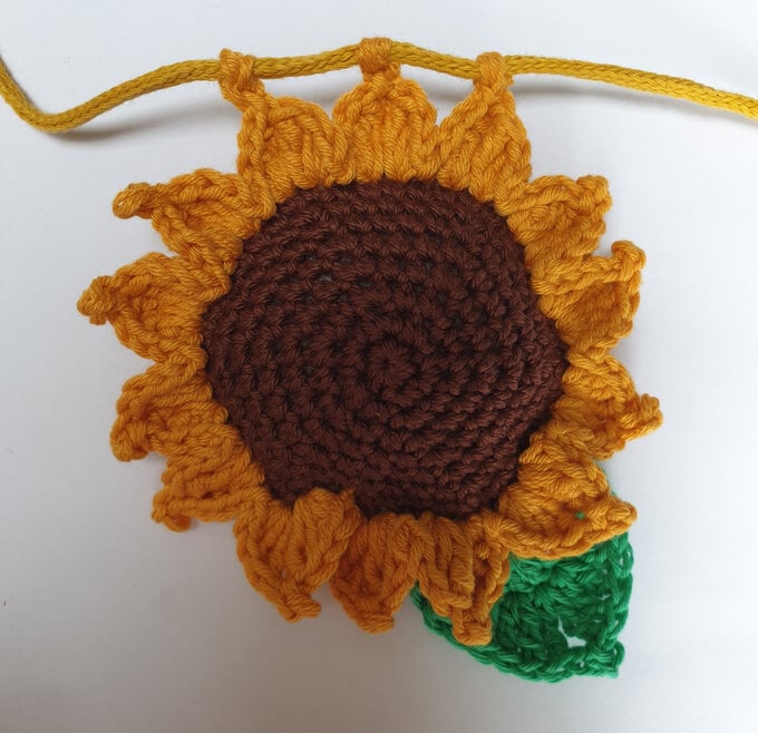 how-to-crochet-an-autumn-garland-1.jpg?sw=680&q=85