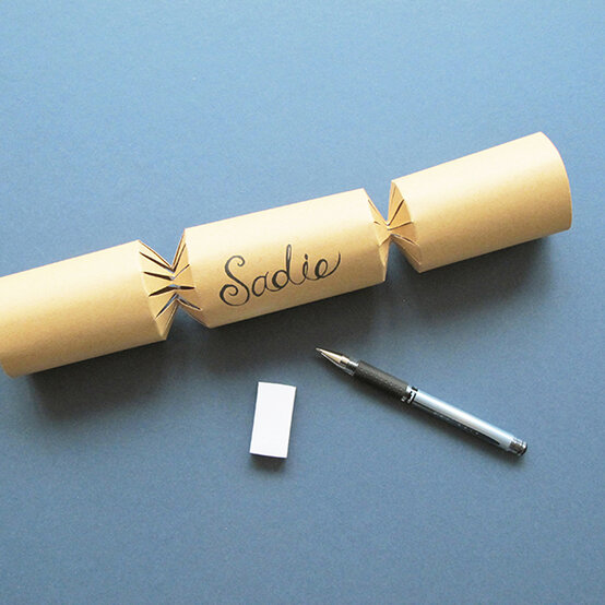 table-dec-cracker-1-c.jpg?sw=554&q=85