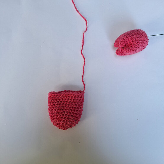 How%2Dto%2Dcrochet%2Da%2Dfloral%2Dspring%2Dwreath%5Ftulip.jpg?sw=554&q=85