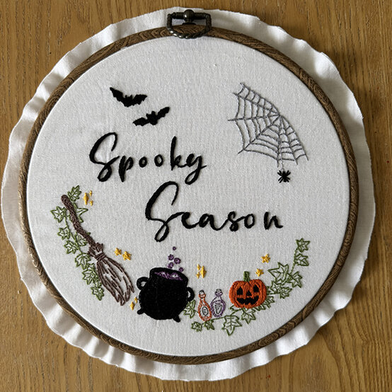 ideas%5Fhalloween%2Dembroidery%2Dhoop%5Ffinishing%2D2.jpg?sw=554&q=85