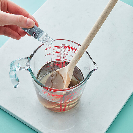 600x600_GSI_Candle_Making_Step5.jpg?sw=554&q=85