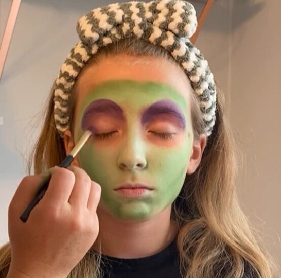 halloweenwitch_step2_2.jpg?sw=554&q=85