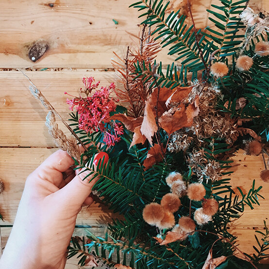 fresh-foraged-autumnal-wreath-6b.jpg?sw=554&q=85