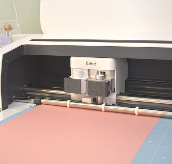 cricut_how_to_create_a_floral_bunny_wreath_step7.jpg?sw=554&q=85