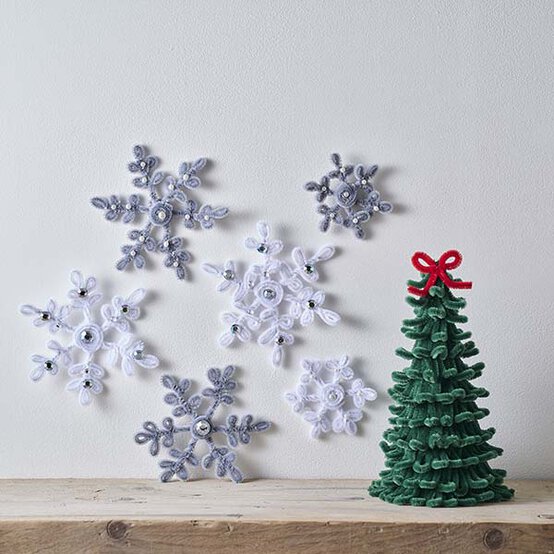 ideas%5Fpipe%2Dcleaner%2Dchristmas%2Dcrafts%5Fsnowflake%5Ffinished.jpg?sw=554&q=85