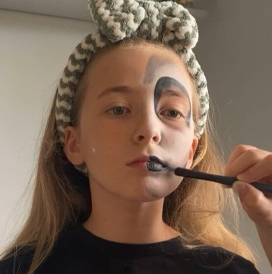 halloweenskeleton_step5_2.jpg?sw=554&q=85