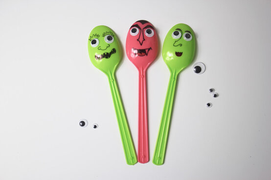 spoon_puppets_step1.jpg?sw=554&q=85