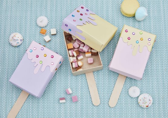 cricut_ice-lolly-treat-boxes_hero.jpg?sw=554&q=85
