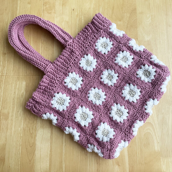 granny%2Dsquare%2Dflower%2Dtote%2Dbag%5Fstep%2D8.jpg?sw=554&q=85