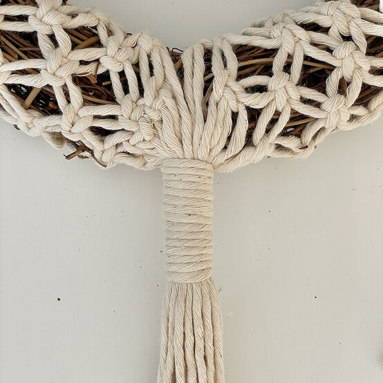 How-to-Make-a-Macrame-Wreath_Step%206.jpeg?sw=554&q=85