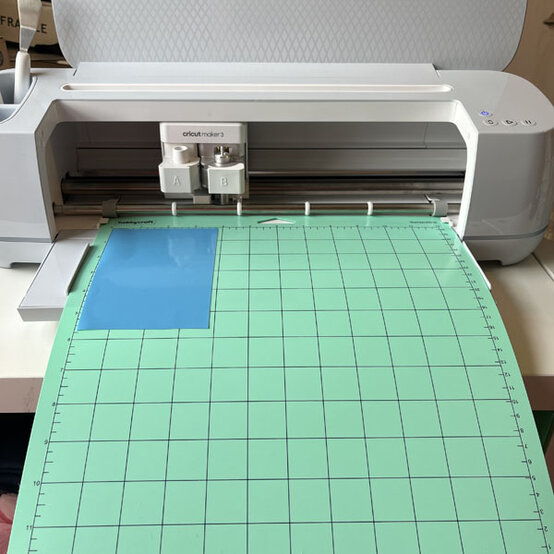 cricut-heart-frame_step-2.jpg?sw=554&q=85