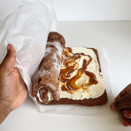 idea_christmas-botanical-yule-log_step16a.jpg?sw=554&q=85