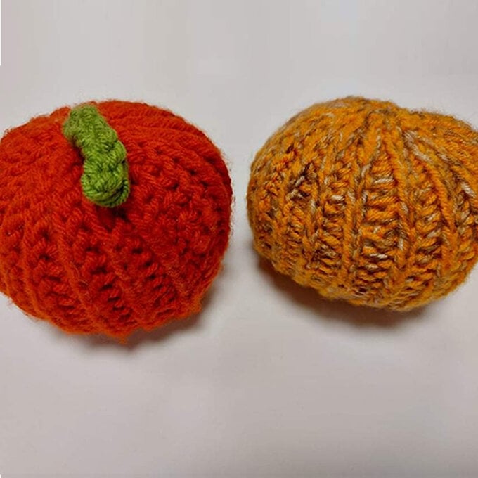 artisan-alice-studley-crochet-pumpkins.jpg?sw=680&q=85