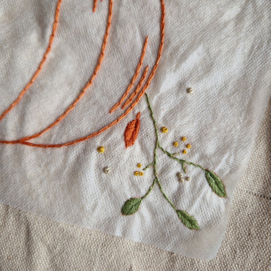 idea%5Fautumn%2Dembroidery%2Dprojects%2Dto%2Dtry%2Dcushion%5Fstep%2D04.jpg?sw=554&q=85