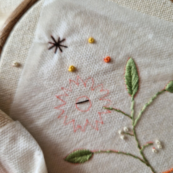 idea%5Fautumn%2Dembroidery%2Dprojects%2Dto%2Dtry%2Dcushion%5Fstep%2D13.jpg?sw=554&q=85
