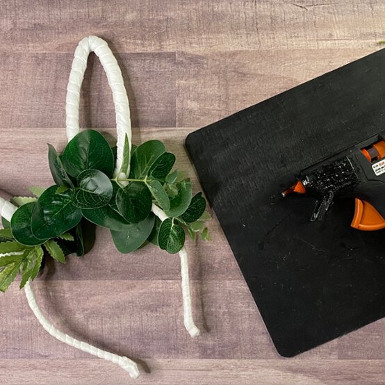 Idea_how-to-make-a-floral-bunny-headband_step13b.jpg?sw=554&q=85