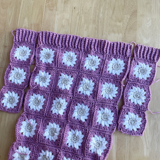 granny%2Dsquare%2Dflower%2Dtote%2Dbag%5Fstep%2D5b.jpg?sw=554&q=85