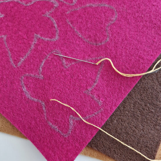 idea_how-to-create-embroidered-autumn-garland_step4.jpg?sw=554&q=85