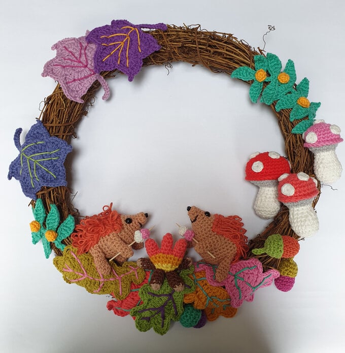 how-to-crochet-an-autumn-wreath-construction-6.jpg?sw=680&q=85