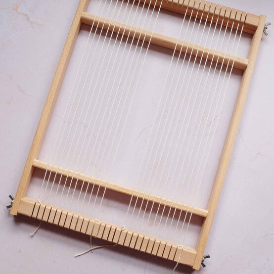 Idea_how-to-make-a-woven-christmas-banner_step4.jpg?sw=554&q=85