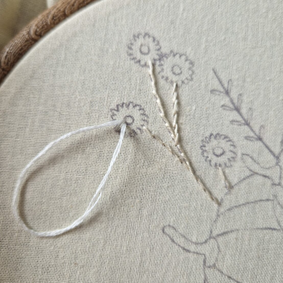 idea%5Fautumn%2Dembroidery%2Dprojects%2Dto%2Dtry%2Dhoop%5Fstep%2D42.jpg?sw=554&q=85