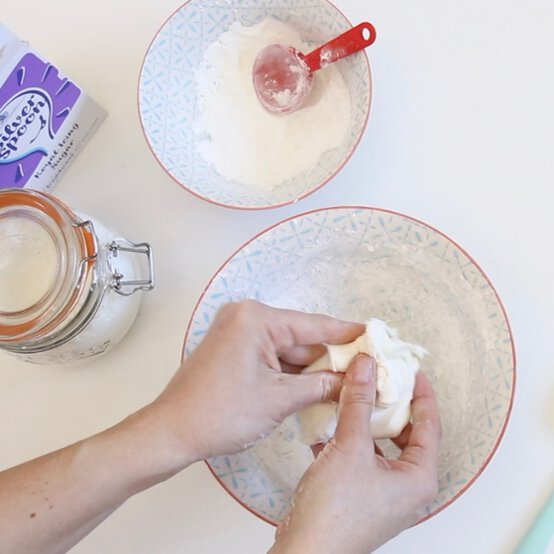 edible-slime-step-2_3.jpg?sw=554&q=85