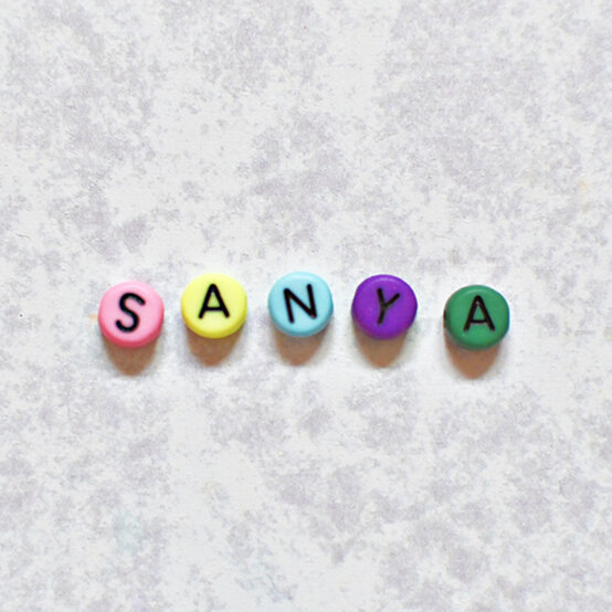 how_to_make_personalised_friendship_bracelets_4.jpg?sw=554&q=85