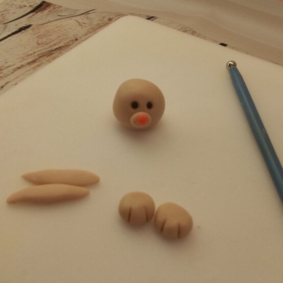 carrot-topper-cupcakes-9.jpg?sw=554&q=85