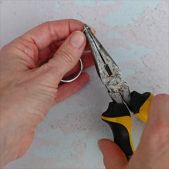 grandparents-key-chain-step-4.jpg?sw=554&q=85