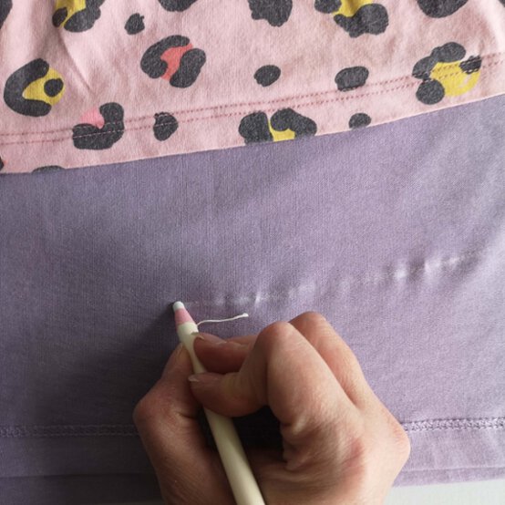 Ombre%20dyed%20children%27s%20dress_Step1_2.jpg?sw=554&q=85