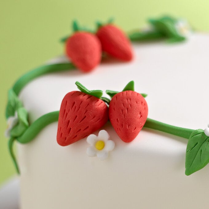 strawberry-cake-square-1.jpg?sw=680&q=85