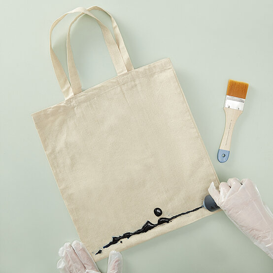 ombre-dyed-tote-bags-squarestep2.jpg?sw=554&q=85