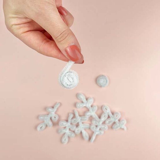 ideas%5Fpipe%2Dcleaner%2Dchristmas%2Dcrafts%5Fsnowflake%5F6.jpg?sw=554&q=85